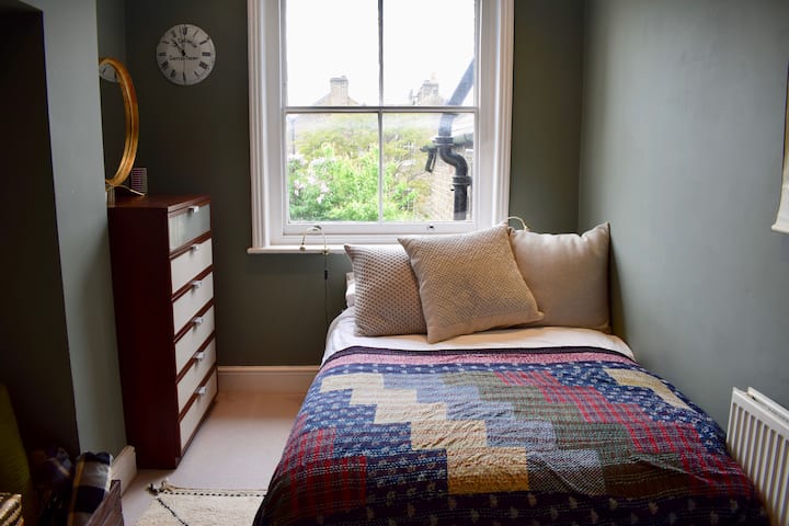 1. hálószoba - kétszemélyes ágy 