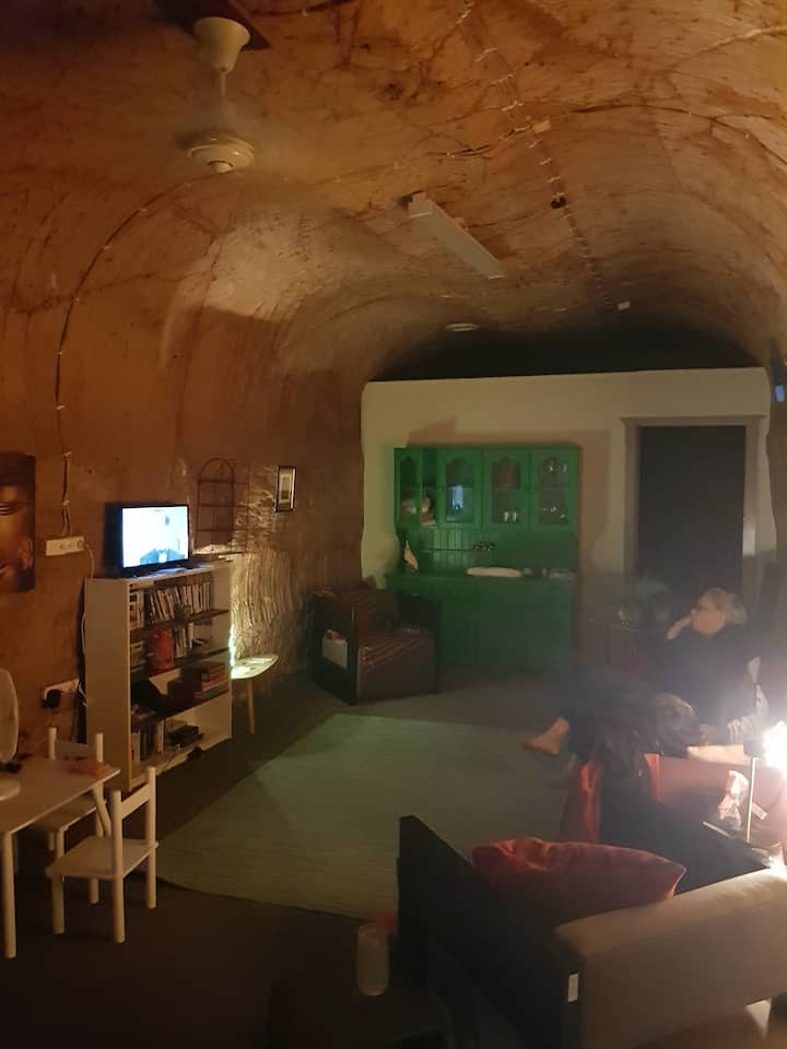 Earthworm House 2 -Beautiful Town Underground Pad - Coober Pedy