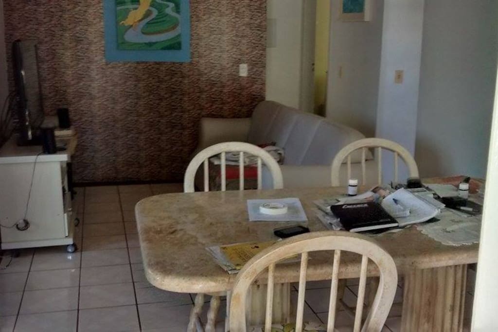 Sala estar com tv e home...