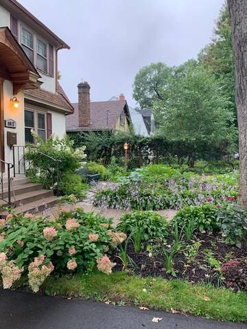 Linden Hills 4-BR/3-bath home gallery image 4