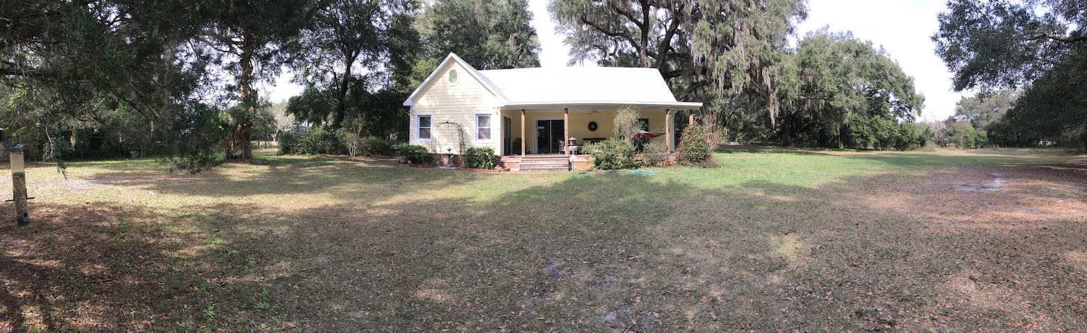 Oak Place 2/1  on 6 Acres