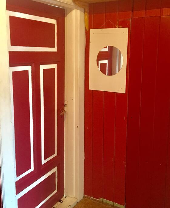 Inngang til loftsleilighet fra gang.
