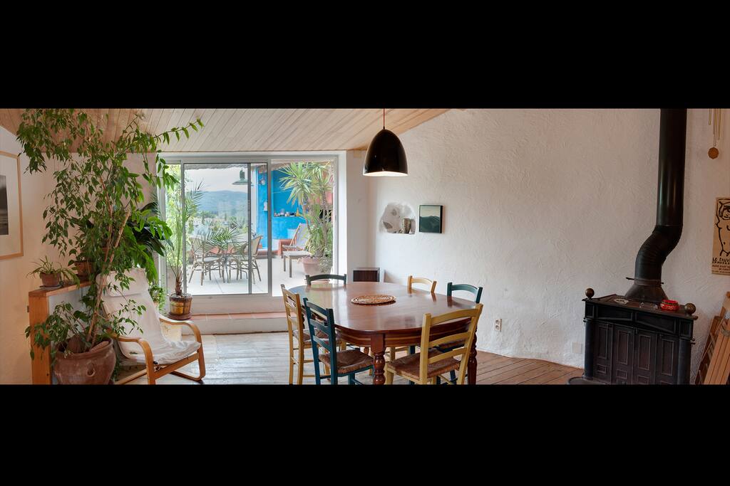 Pièce principale donnant directement sur la terrasse