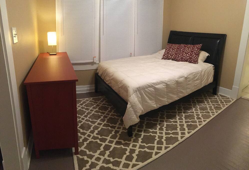 Main bedroom with queen size bed