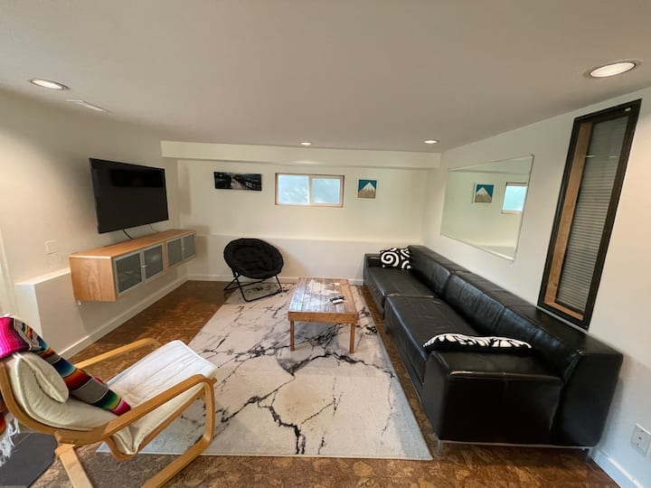 Accessibility Suite, King Bed, Giant Tub. - Sidney