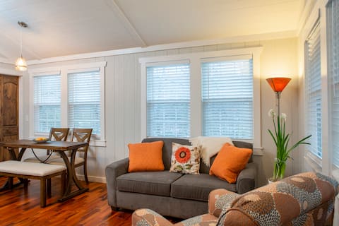 Successful Airbnb property: Quiet Cottage Retreat in Swannanoa