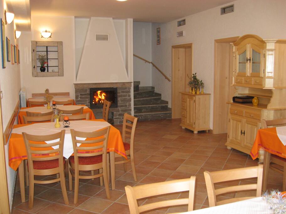 Dining room.
