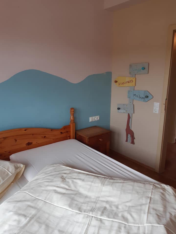 1-ლი საძინებელი ორადგილიანი საწოლით