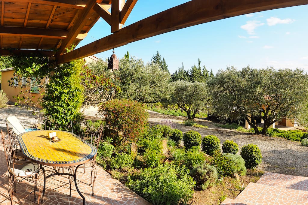 Terrasse et jardin méditerranéen