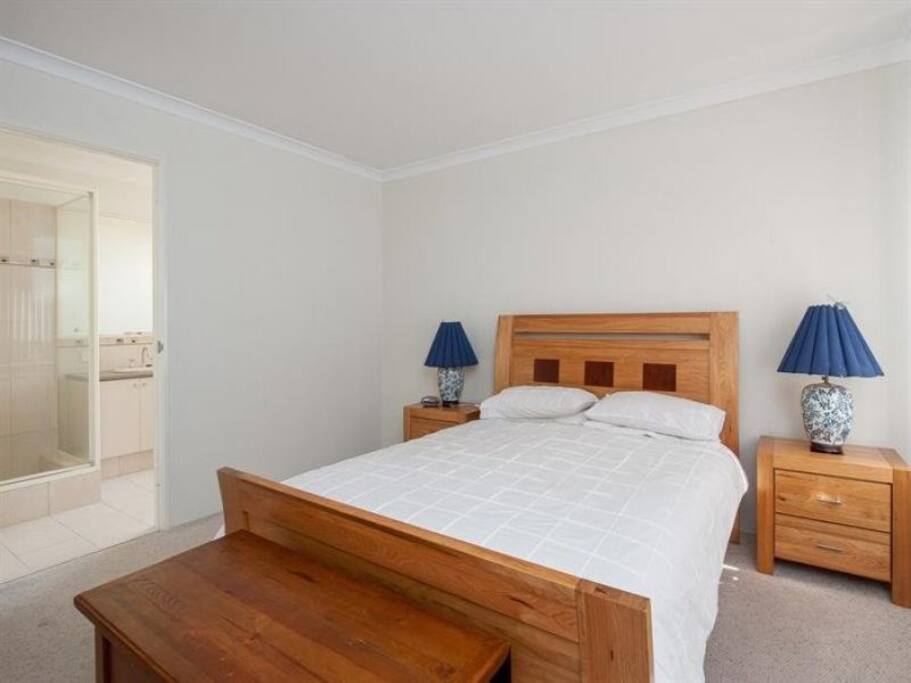 Spacious semi en suite