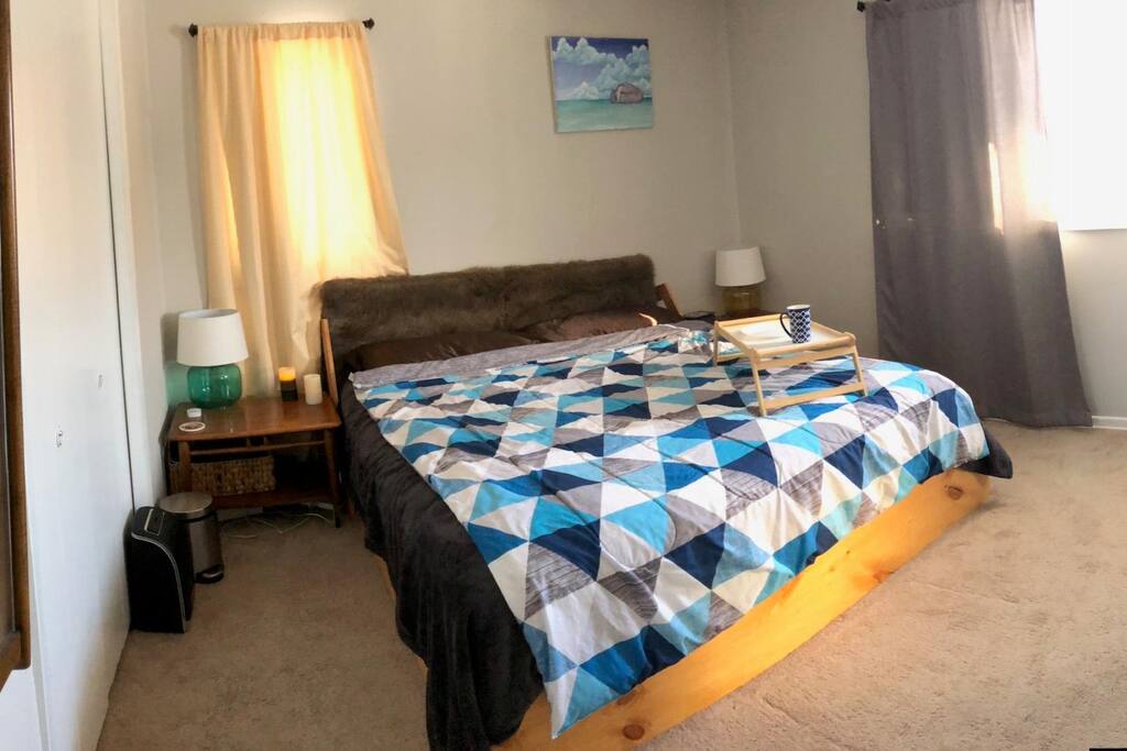 Master bedroom - king bed