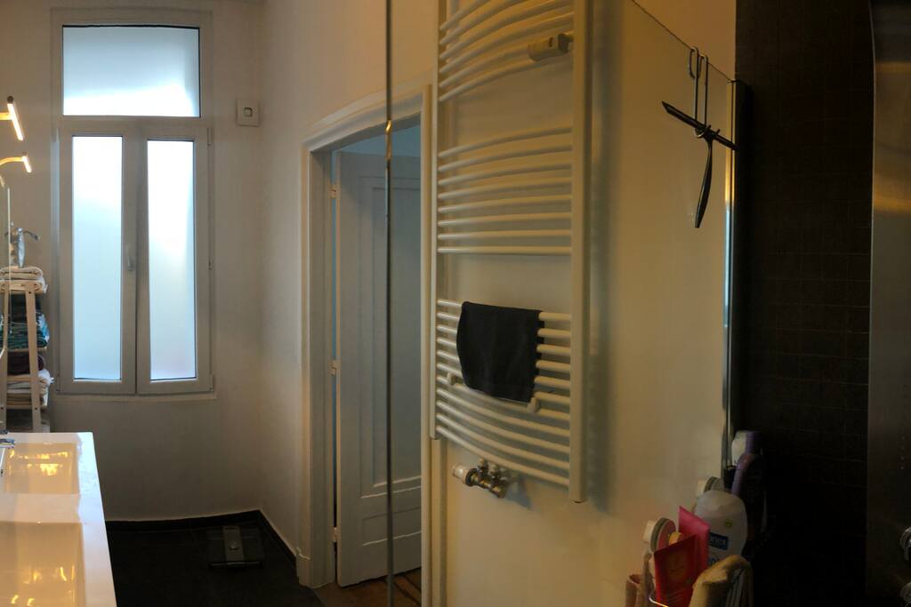 PRIVATE BATHROOM