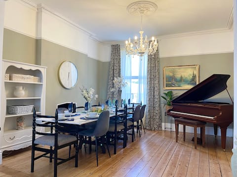 Tranquil Victorian Villa with Hot Tub & Sauna