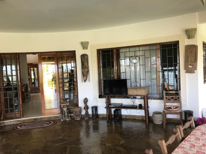 客厅位于入口景观。