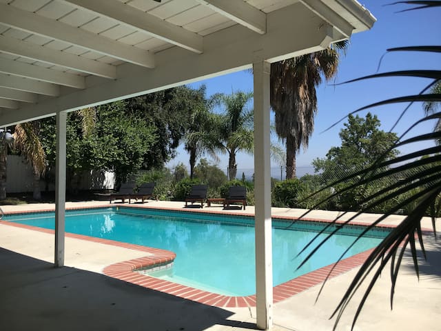 Privacy, Pool, Nature & Lush Valley View in LA !
