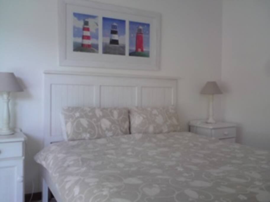 Main bedroom offers queen size bed and en suite bathroom with shower