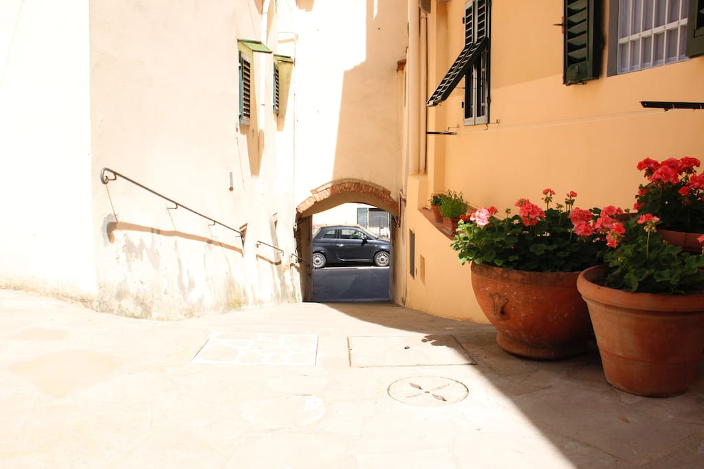 Court way to Via A. Gramsci
