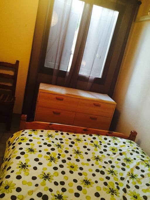 Chambre 2 personnes (10m2) - vue de la tête du lit
