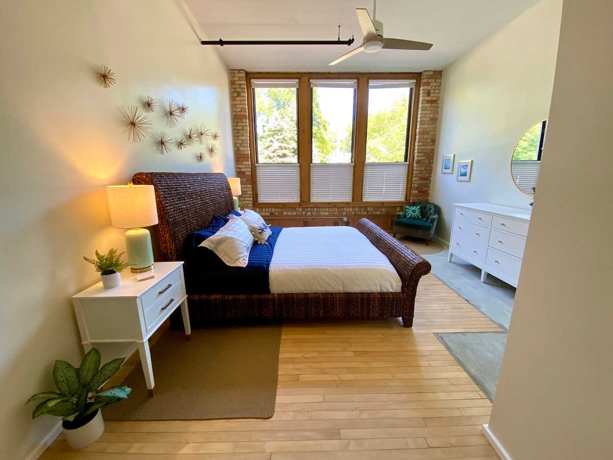 hlavný apartmán s matracom Nest king a dvoma priestormi na posedenie