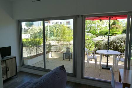 Studio, chambre séparée, près de la plage.