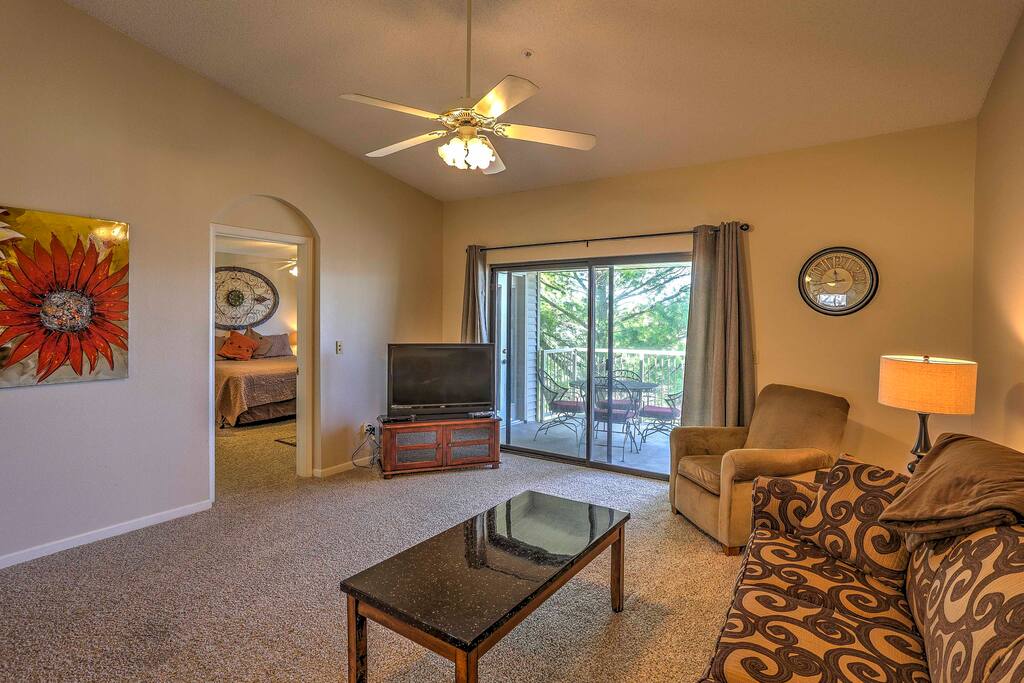 This 1,200-square-foot unit comfortably sleeps 6 lucky guest.