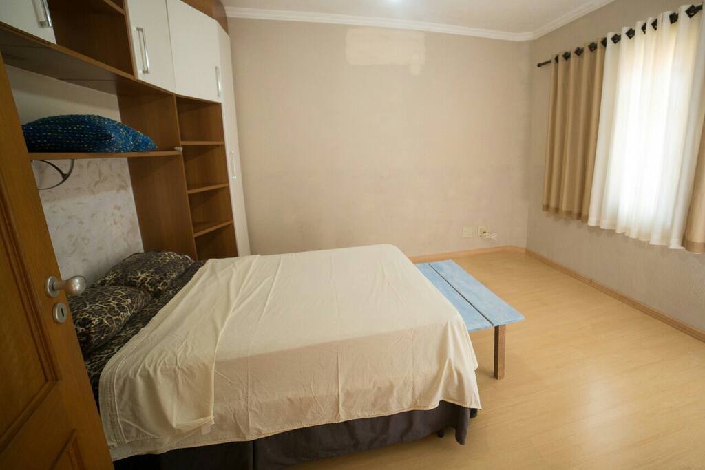 Cama casal , ventilador de teto