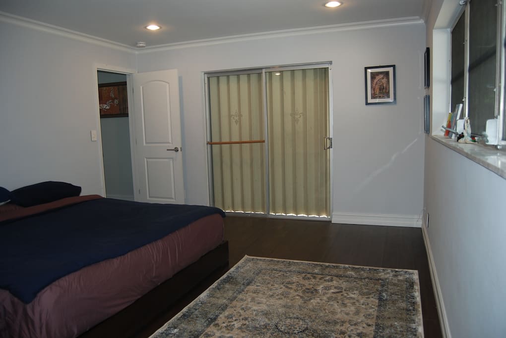 Master Bedroom (King Size Bed)
