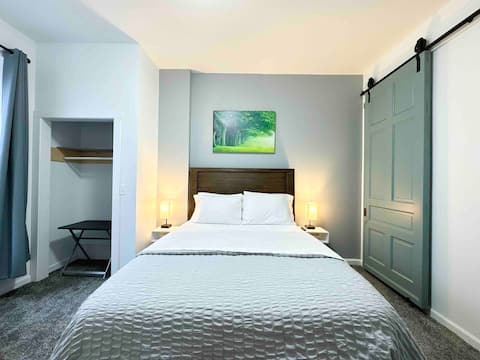 1103#203 / Downtown Oasis: En-Suite Master,