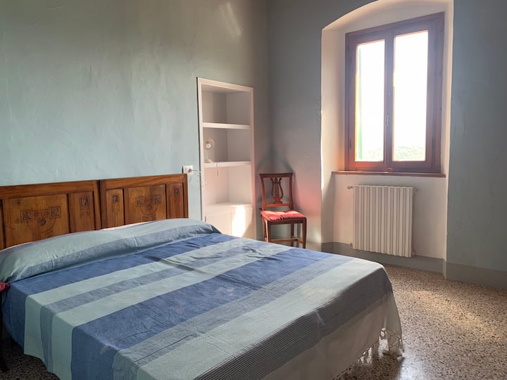 Chumba cha kulala na vitanda viwili vya mtu mmoja 