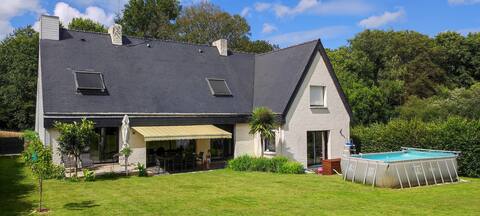 Large house 15 min from Vannes
5 Bedroom 
200 m2