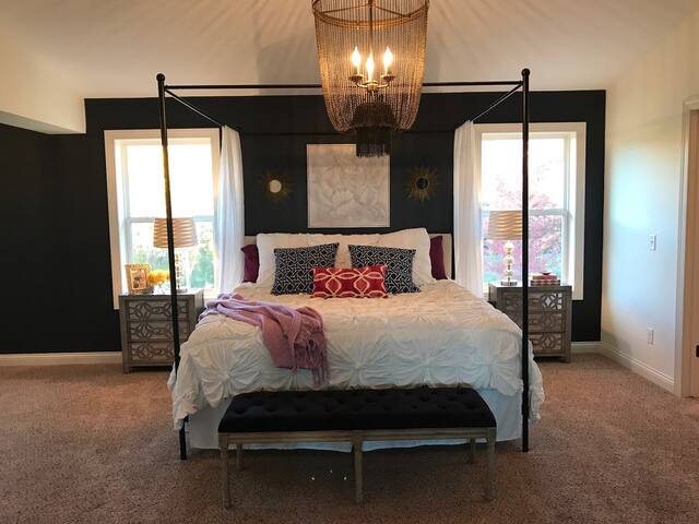 Large single family home great for entertaining! gallery image 3