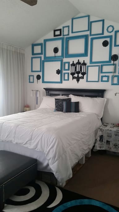 This room has a Queen size bed. View of the front of the house.