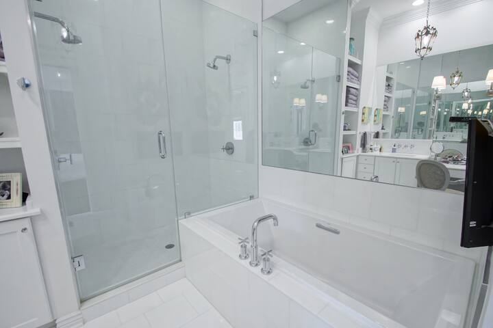 MARDI GRAS MAGIC gallery image 4