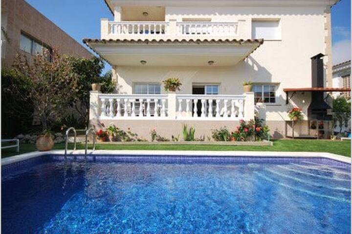 A 500m de la playa, y a 500m del centro…. gallery image 4