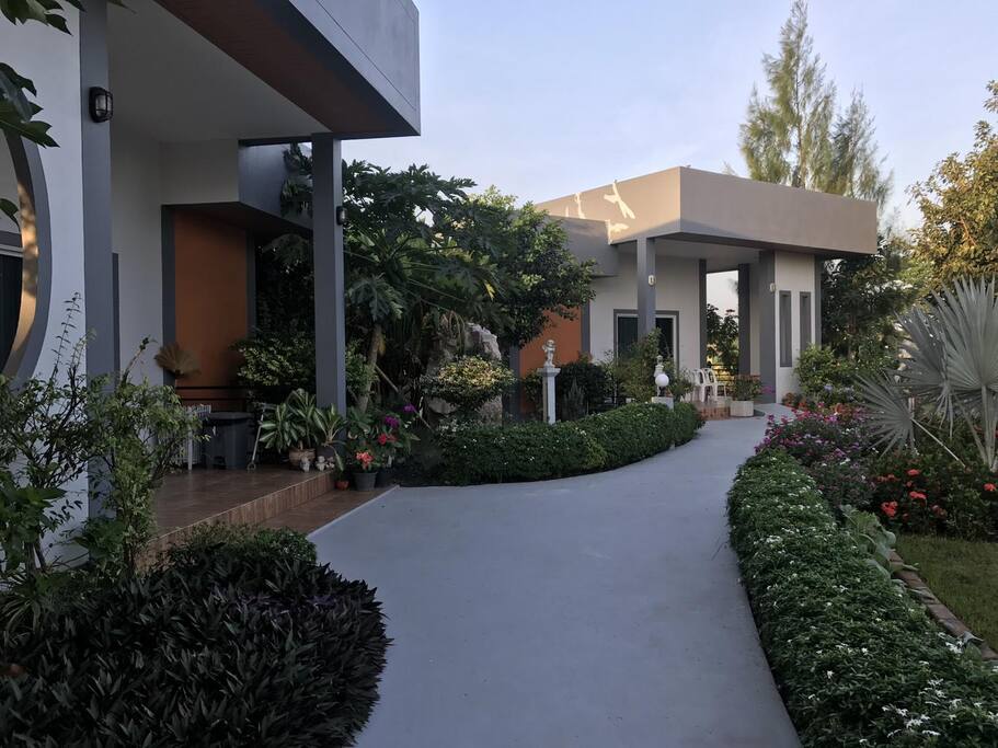Sunrise/Sunset Suites - entrance