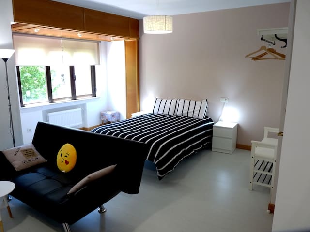 MODERNO CENTRO CIUDAD-SUNNY LOFT!