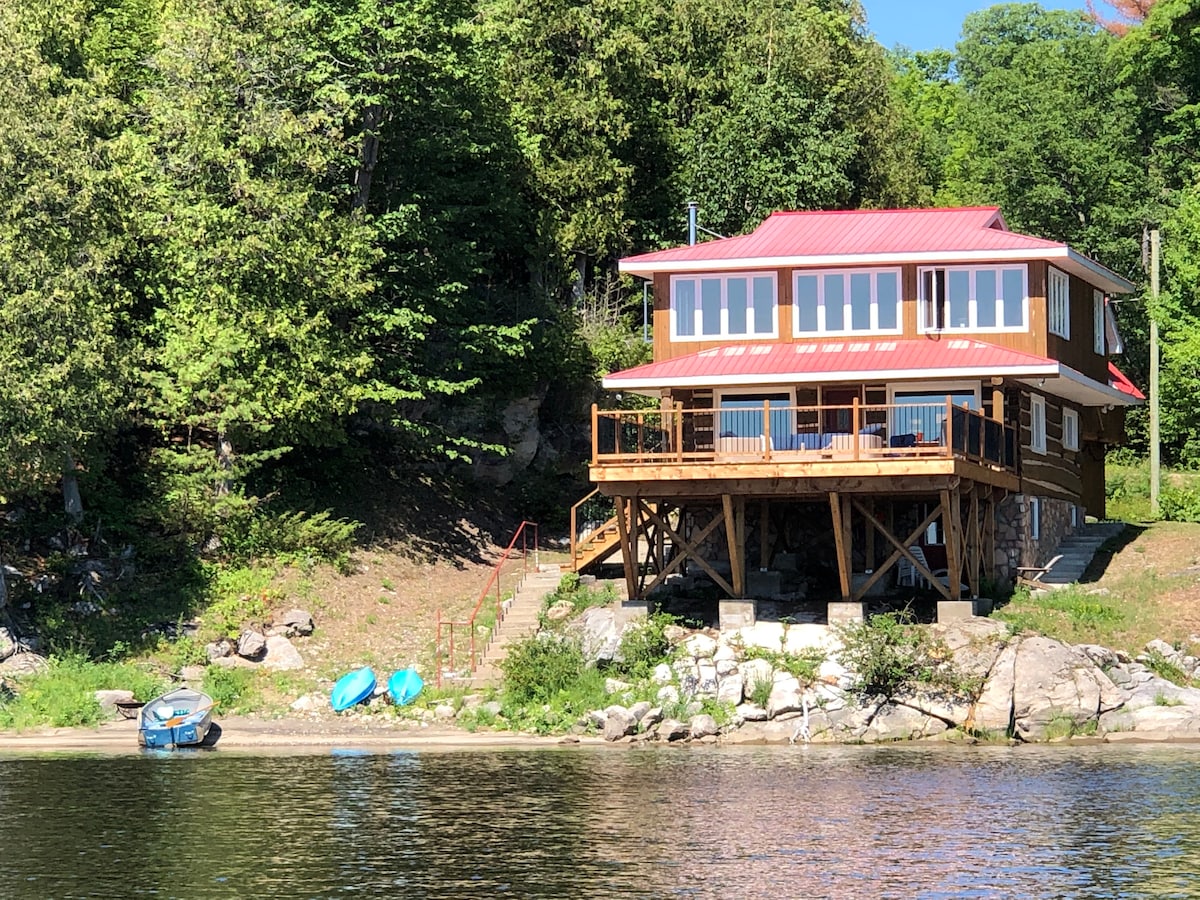 Beautiful Waterfront Cottage on Ottawa River Cottages for Rent in Renfrew, Ontario, Canada