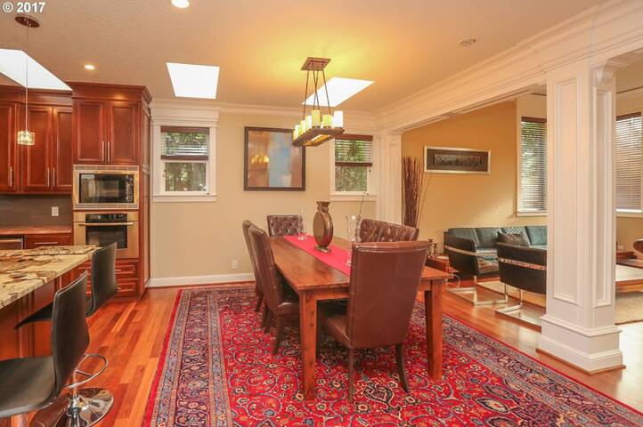 SW Portland Gem! gallery image 5