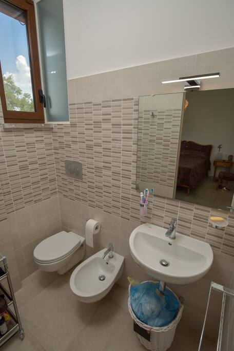 Bagno adiacente a camera da letto 1