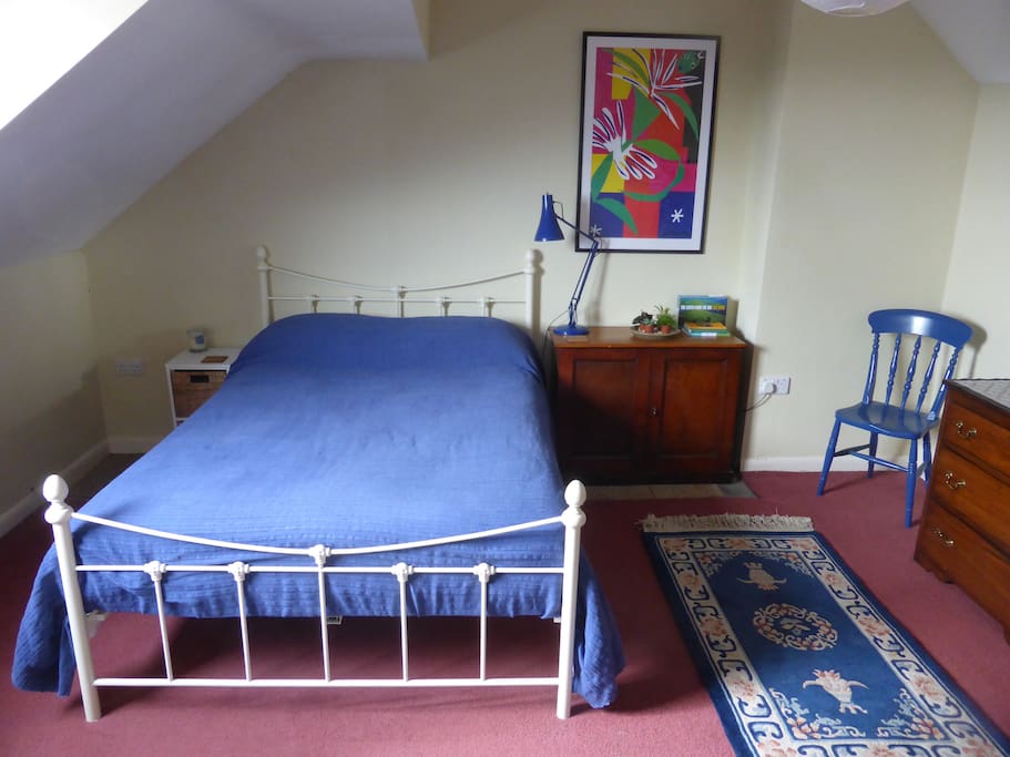 Guest bedroom.