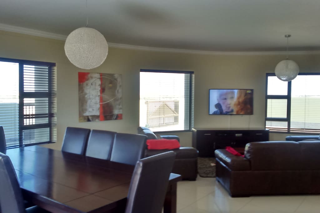 Open Plan Dinning/Lounge