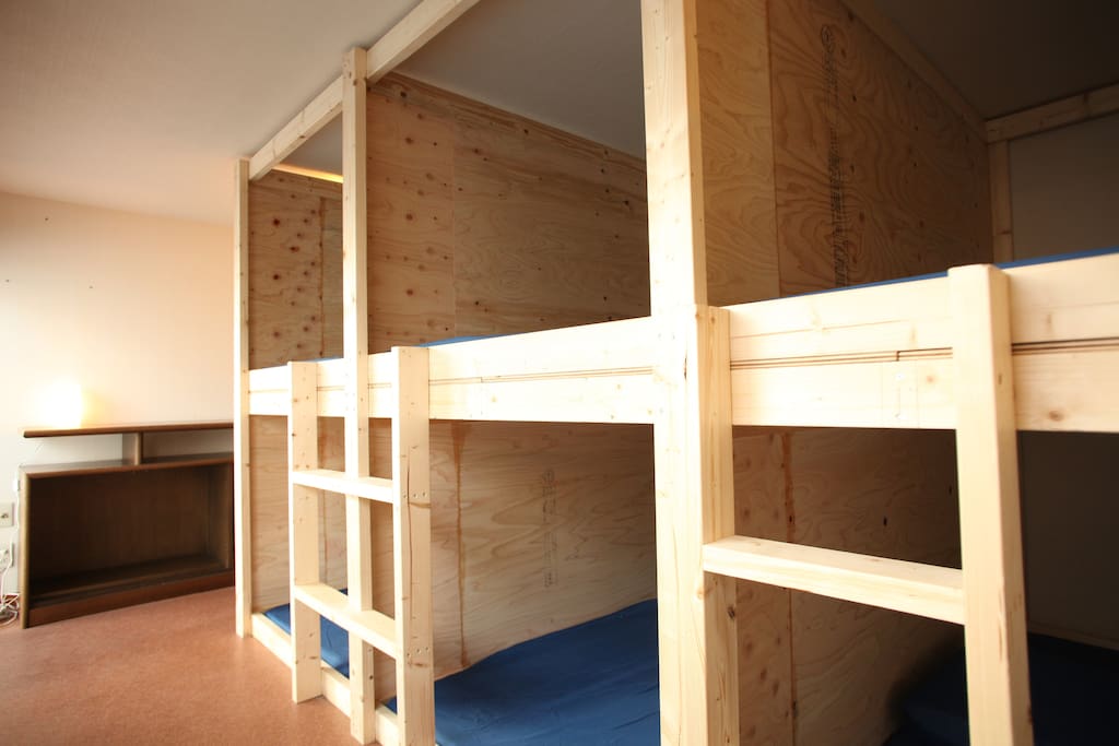 女性6人ドミトリー / 6-bed girl's dormitory