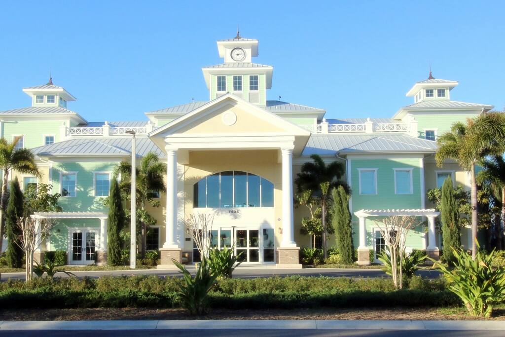 FREE FIVE STAR CLUBHOUSE!