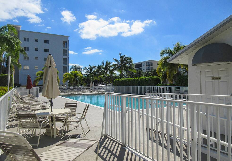 Chair, Furniture, Balcony, Building, Hotel
