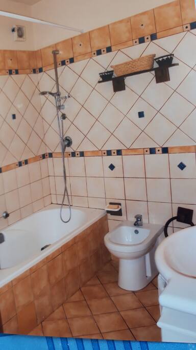 bagno con vasca