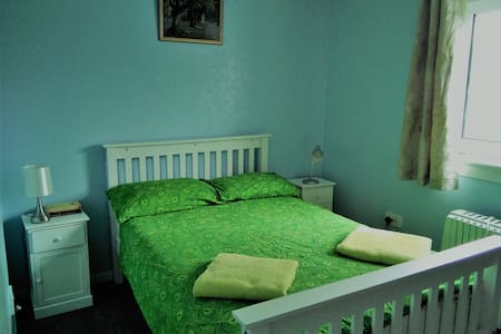 Beautiful and cosy room in quiet area.