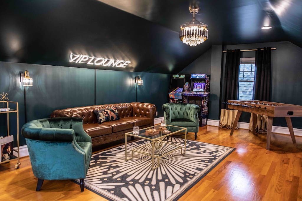 Game Rm, Jungle Rm w/Bubble Chairs, Vinyl's, Grill