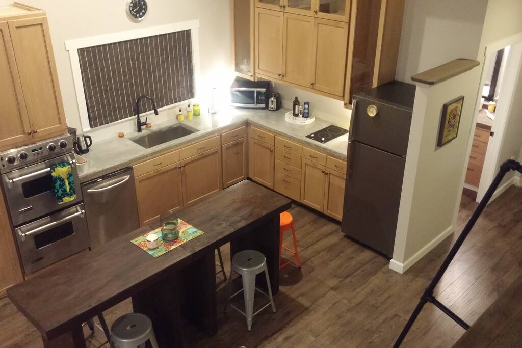 Full kitchen