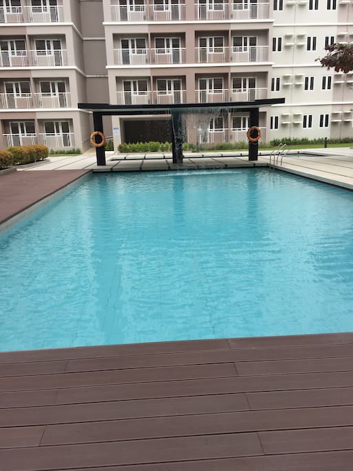 2 large swimming pools with standby lifeguard.