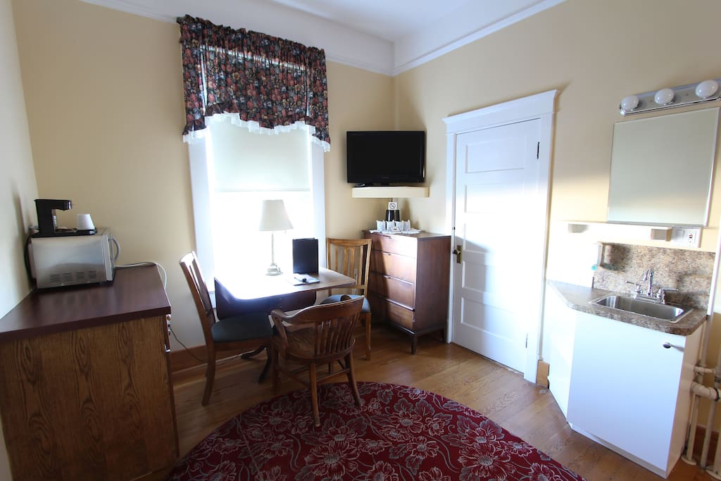 Sitting room of 2 room suite